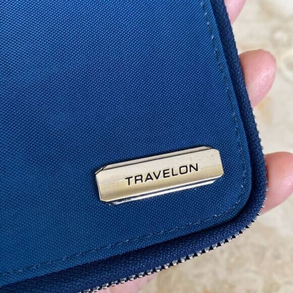 Travelon RFID Blocking Single Zip Nylon Wallet - Picture 3 of 11